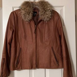 Supple leather jacket with faux fur detachable collar